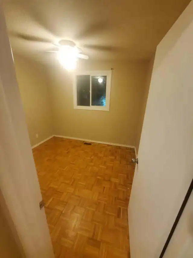 Nice Room in Premium Condo by Londonderry Mall - Photo 2