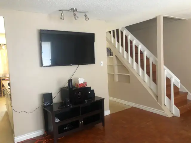 Nice Room in Premium Condo by Londonderry Mall - Photo 3