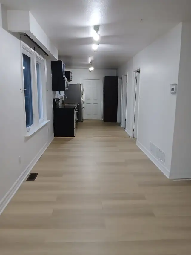 Long Branch Etobicoke 2 bedroom 1 bathroom - Photo 2