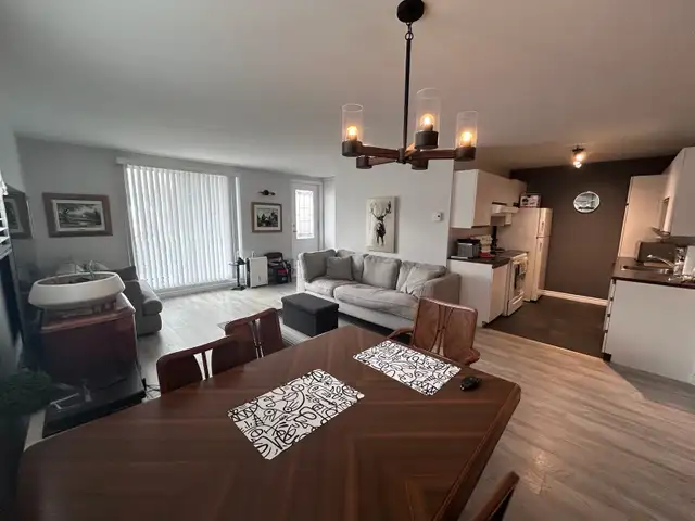 Lévis  Grand 4 1/2 pour juillet