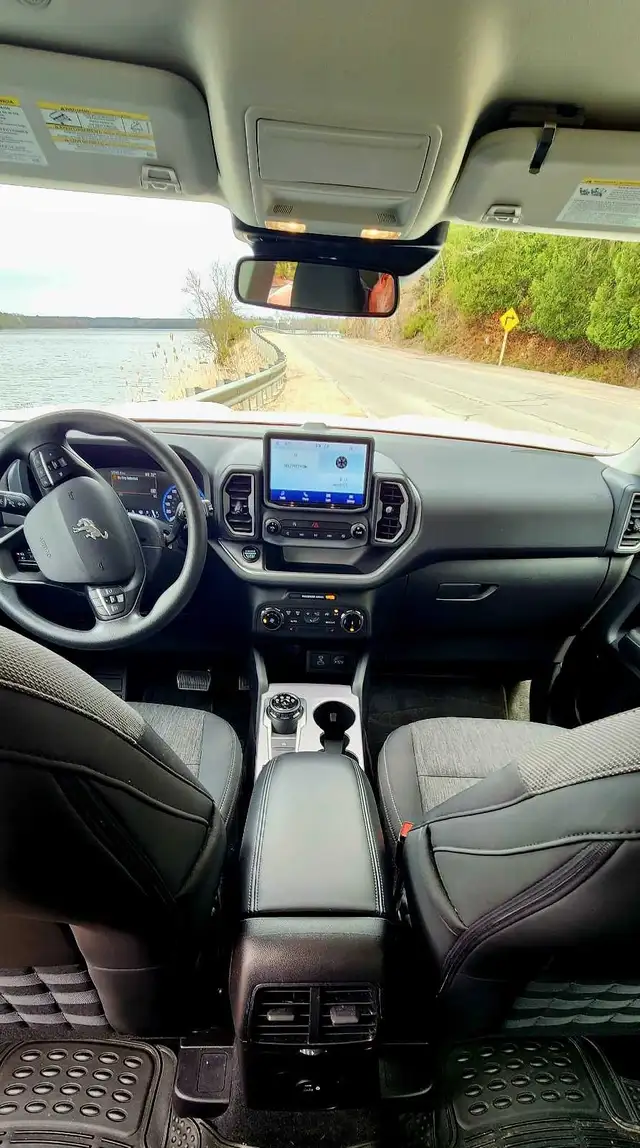 2022 Ford Bronco - Photo 2