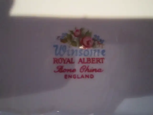 Royal Albert WINSOME fine bone china set for 4 - Photo 3