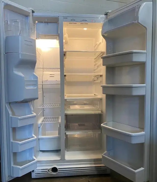 Kenmore SXS Fridge - Photo 2