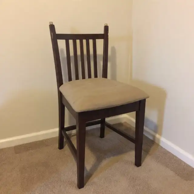 Slat-back beige swayed wood chair