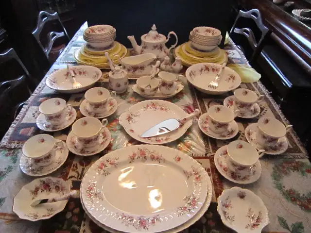 Royal Albert LAVENDER ROSE fine bone china set for 8