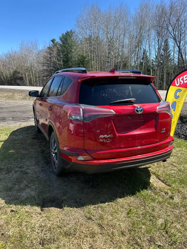 2017 Toyota RAV4 Le with 86000km - Photo 4