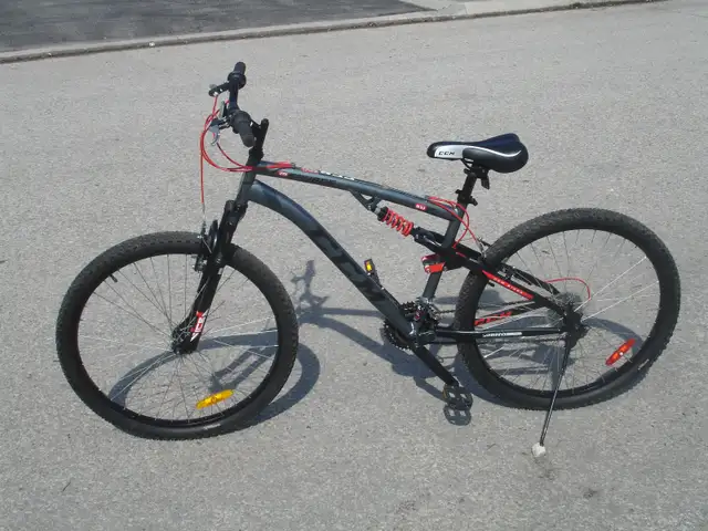 FAIRLY NEW 27.5' CCM SAVAGE WITH 21 SPD & FULL DUAL SUSPENSION! - Photo 4