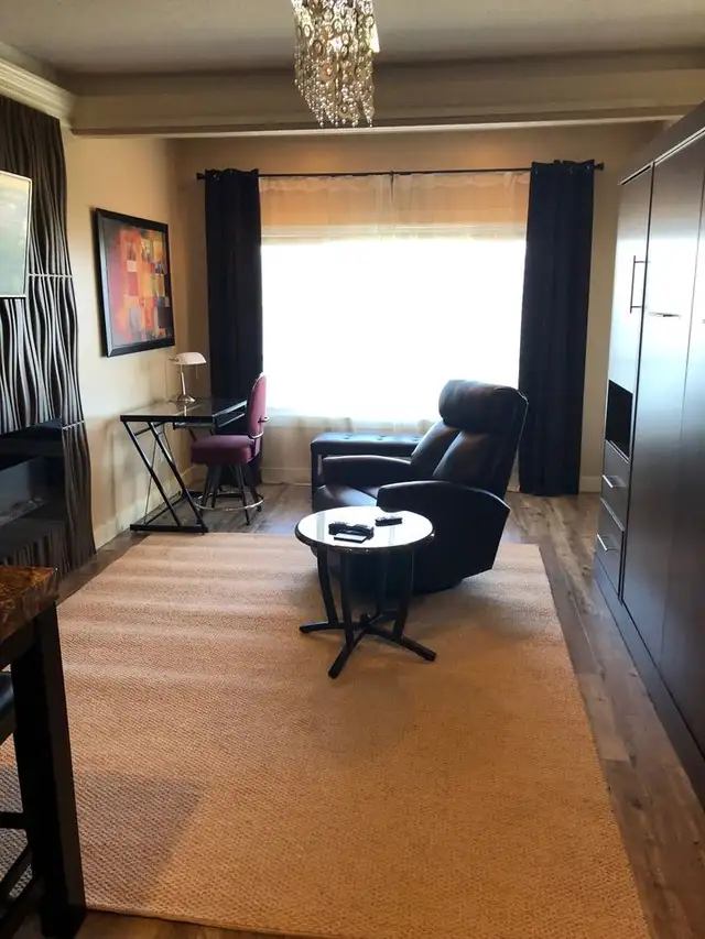 Bachelor Suite With a View - Photo 12