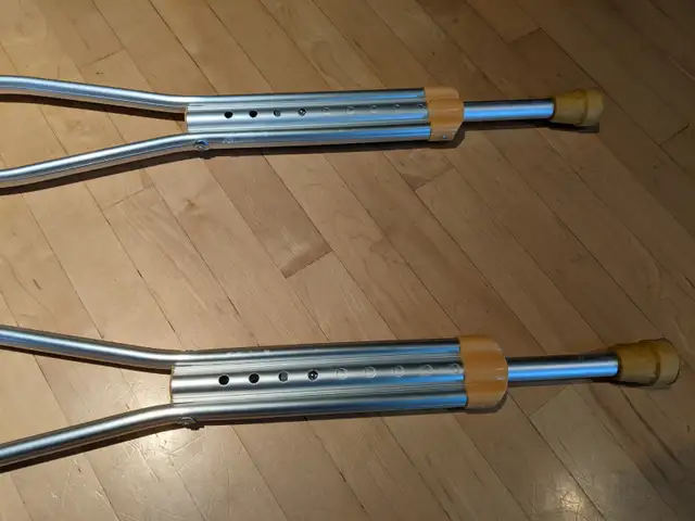 Kaiyang Medium Adult Aluminum Crutches (5’2" – 5’10") - Photo 5