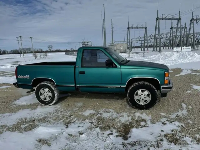 1994 Chevrolet Silverado 1500 4x4 Short Box V6 Manual - Photo 3