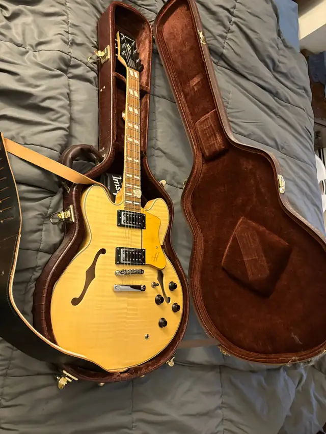 Highland Semi Acoustic Guitar and Peavey 50watt ValveKing amp