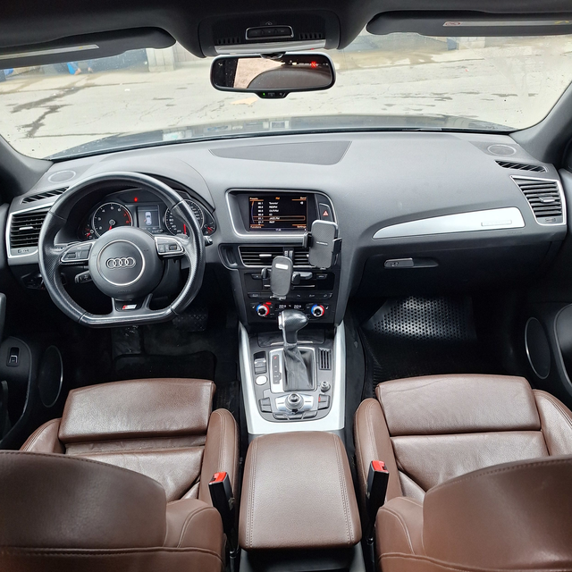 2014 Audi Q5 3.0L Technik loaded and very well maintained! Drive - Photo 10