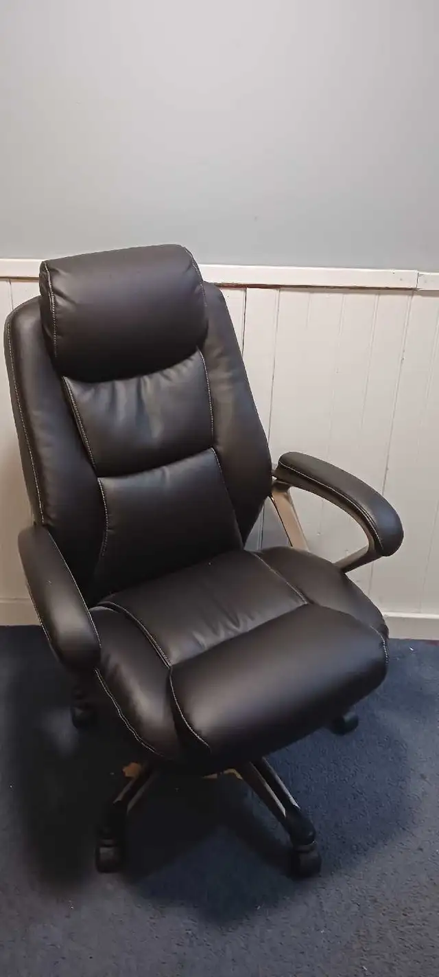 Free office chairs! .. 6 to choose from