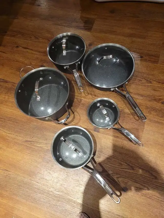 pots and pans - Photo 2