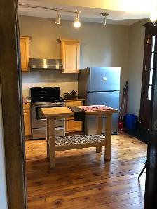 Downtown Apartment (heat/water included) - Photo 4
