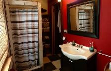 Downtown Apartment (heat/water included) - Photo 9