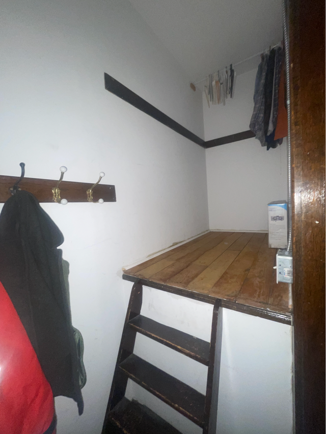 Downtown Apartment (heat/water included) - Photo 10