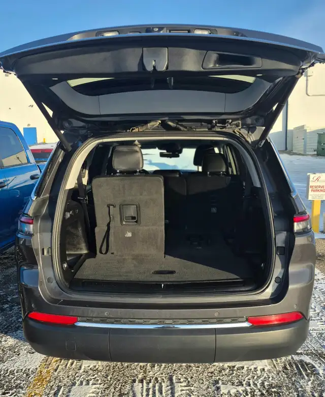 2023 Jeep Grand Cherokee L Limited | 3-row seating - Photo 4