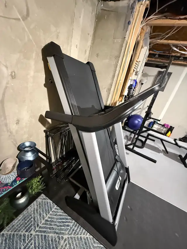 Like New Spirit XT 185 Treadmill - Photo 6