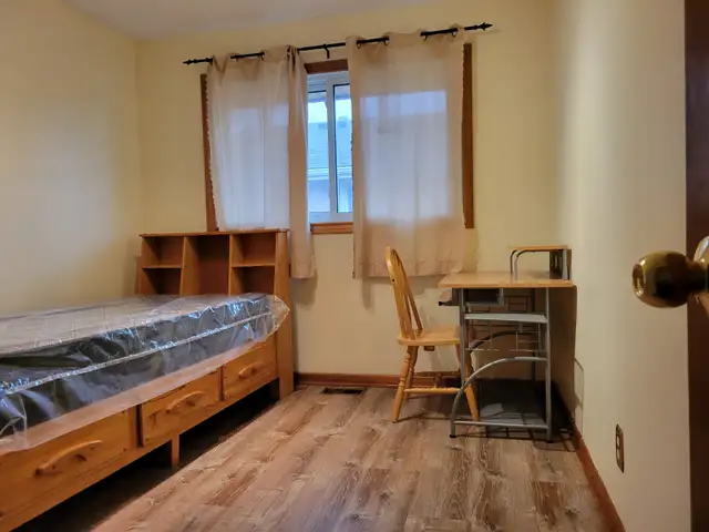 Looking to rent for student’s girls - Photo 3