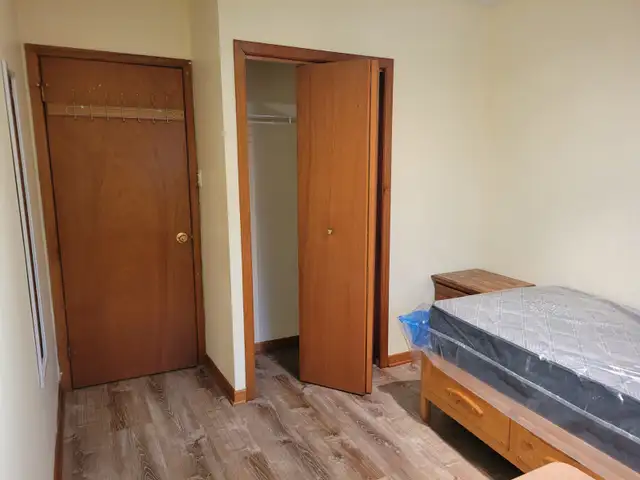 Looking to rent for student’s girls - Photo 4