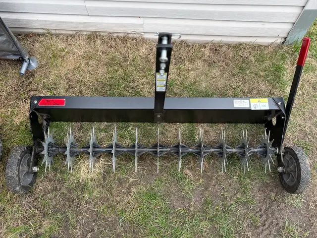 AÉRATEUR À GAZON POUR TRACTEUR COMME NEUF !!