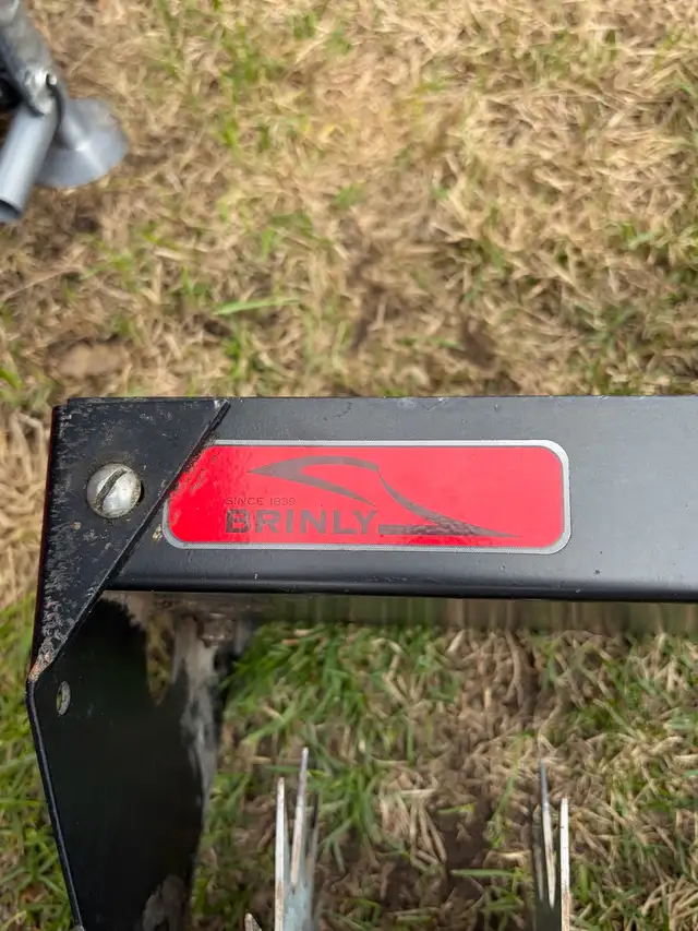 AÉRATEUR À GAZON POUR TRACTEUR COMME NEUF !! - Photo 2