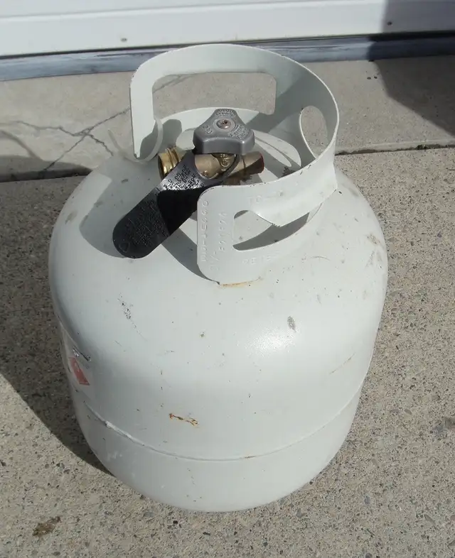 EXPIRED PROPANE TANK - Photo 2