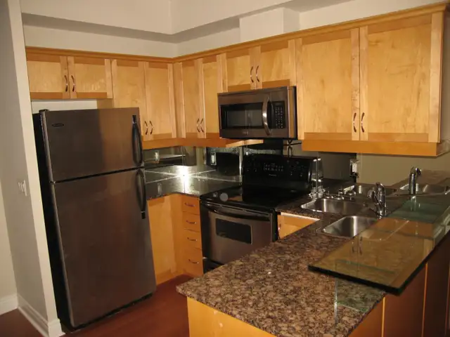 2 Bd, 2Wr Condo for Rent Walking distance to Eaton Centre, MTU