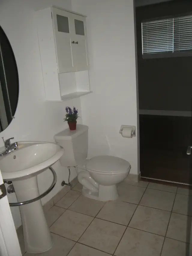 2 Bd, 2Wr Condo for Rent Walking distance to Eaton Centre, MTU - Photo 2