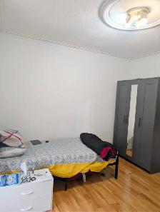 Main floor room for rent male only from May 1st near go station - Photo 3