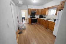 Main floor room for rent male only from May 1st near go station - Photo 5
