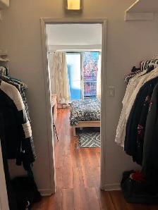 Grande chambre intime (toilette, balcon pour soi) metro Papineau - Photo 6