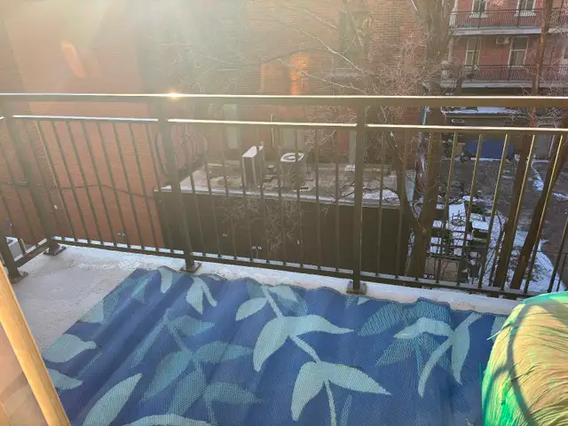 Grande chambre intime (toilette, balcon pour soi) metro Papineau - Photo 7