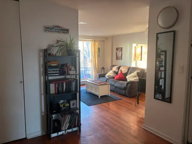 Grande chambre intime (toilette, balcon pour soi) metro Papineau - Photo 9