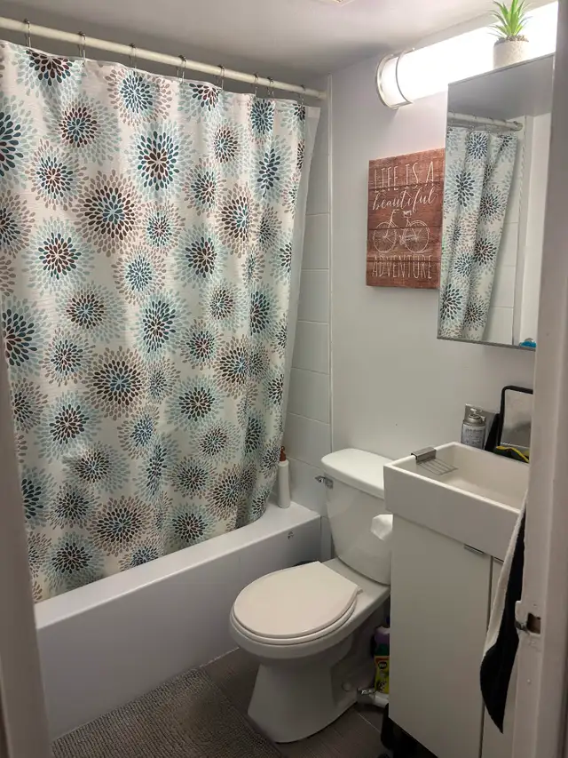 Grande chambre intime (toilette, balcon pour soi) metro Papineau - Photo 13