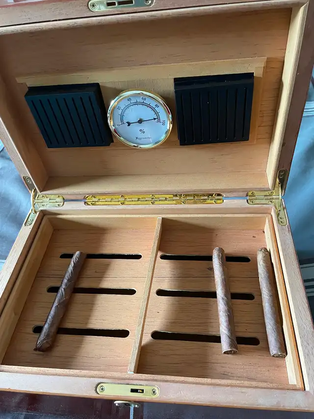 IDC Humidor with a few cigars and accessories $75. - Photo 2
