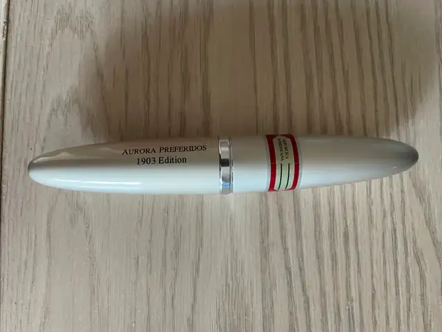 IDC Humidor with a few cigars and accessories $75. - Photo 4