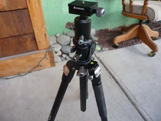 Vanguard 3  263AB tripod