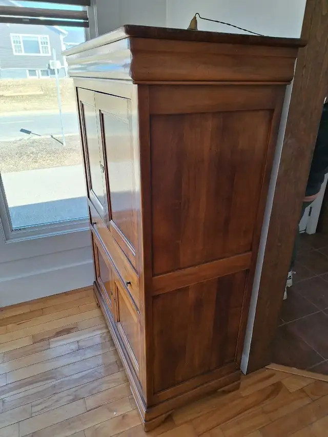 Antique Hutch/ TV Stand for Sale - Photo 3