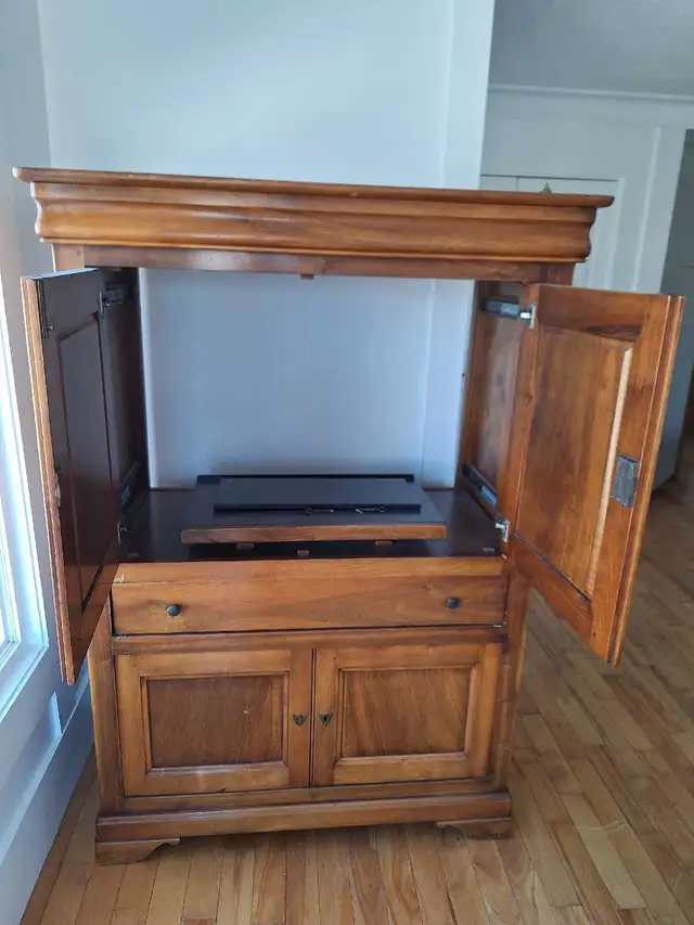Antique Hutch/ TV Stand for Sale - Photo 4