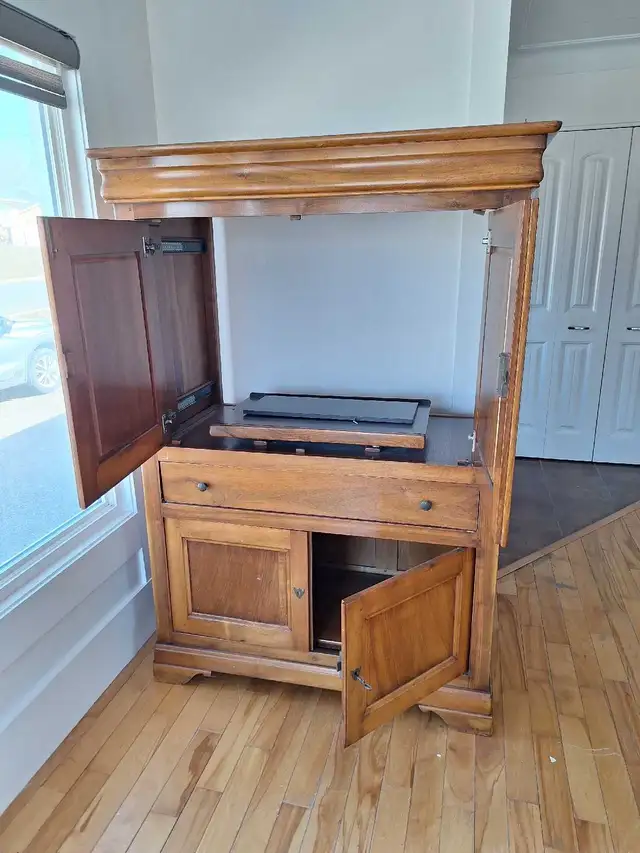 Antique Hutch/ TV Stand for Sale - Photo 5