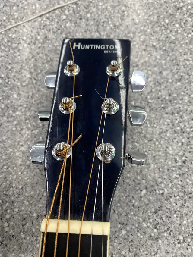 Huntington Acoustic Guitar - Photo 4