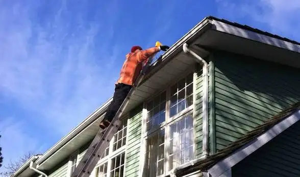 Spring evestrough cleaning - Photo 4