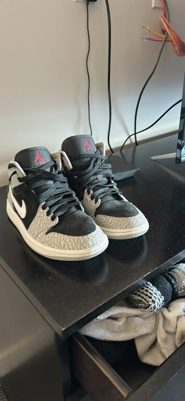 Jordan 1 mid elephant print size 8.5 mens