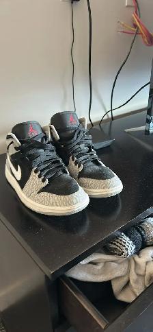 Jordan 1 mid elephant print size 8.5 mens