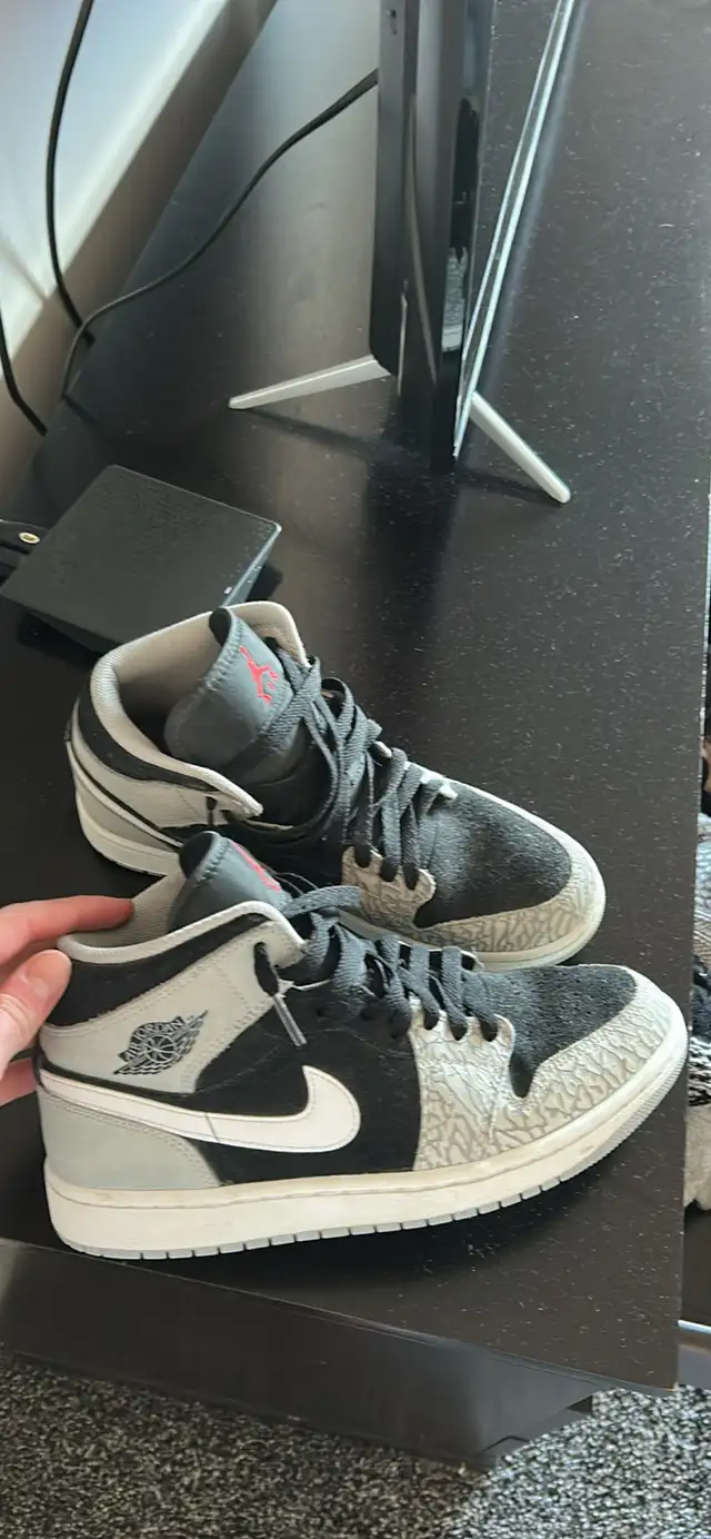 Jordan 1 mid elephant print size 8.5 mens - Photo 2