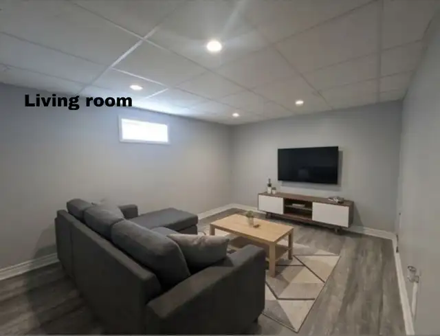 hous for rent in Hamilton - Photo 3