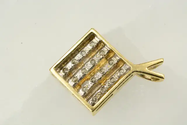10K SQUARE DIAMOND PENDANT - Photo 3