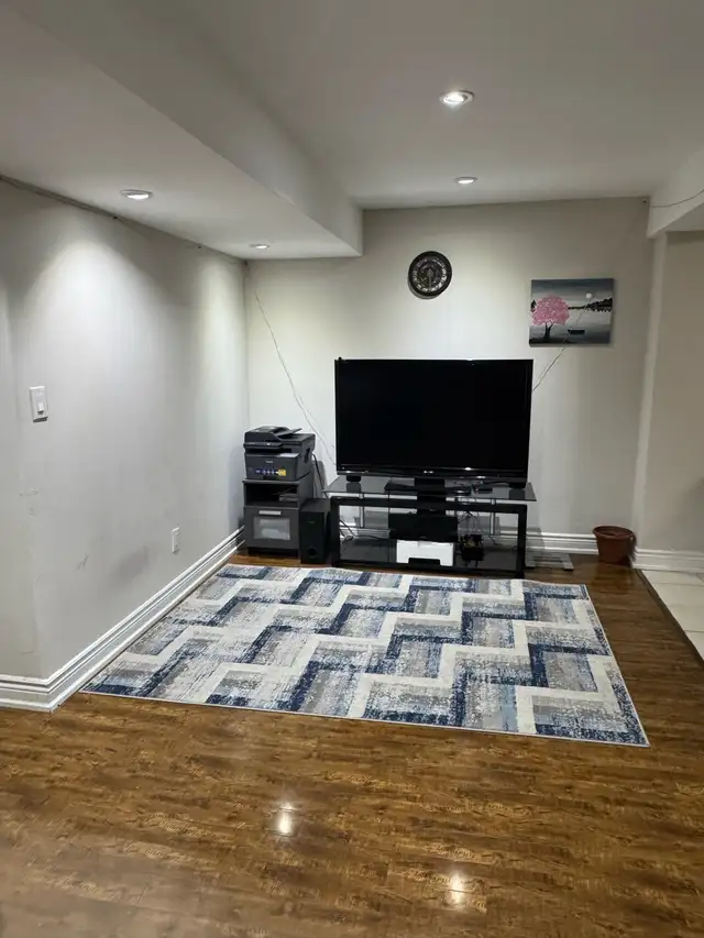 LEGAL 2 BEDROOMS BASEMENT - Photo 3